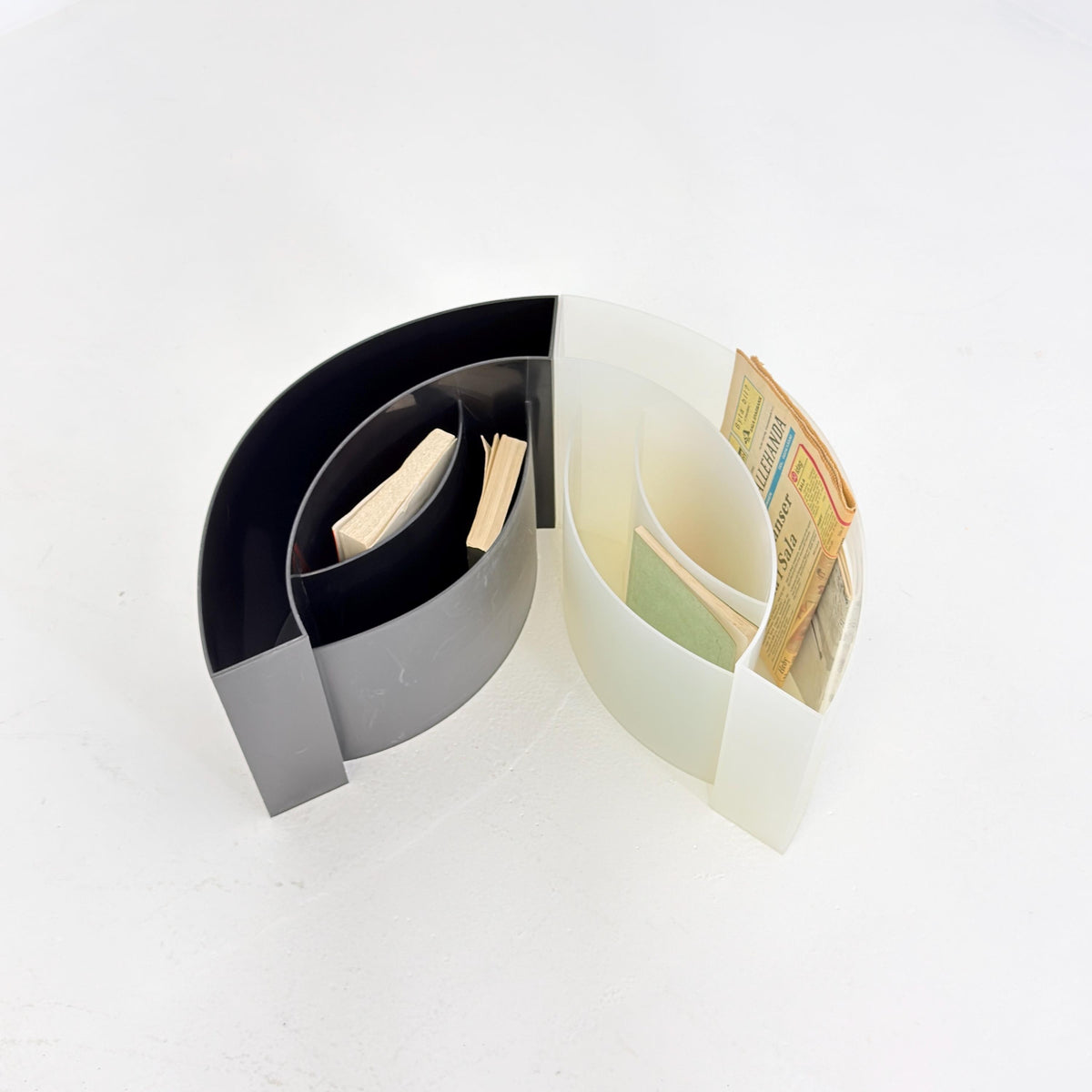 Mid Century Space Age Wave Magazine Rack by Maier Aichen for Authentics, Italy, 1990s