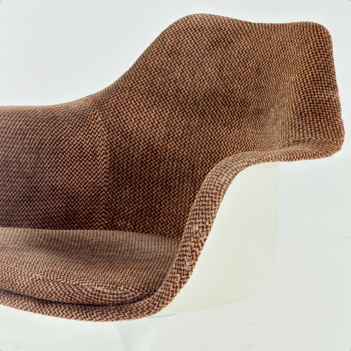 Classic Tulip dining chairs designed by Eero Saarinen for Knoll International 1970s