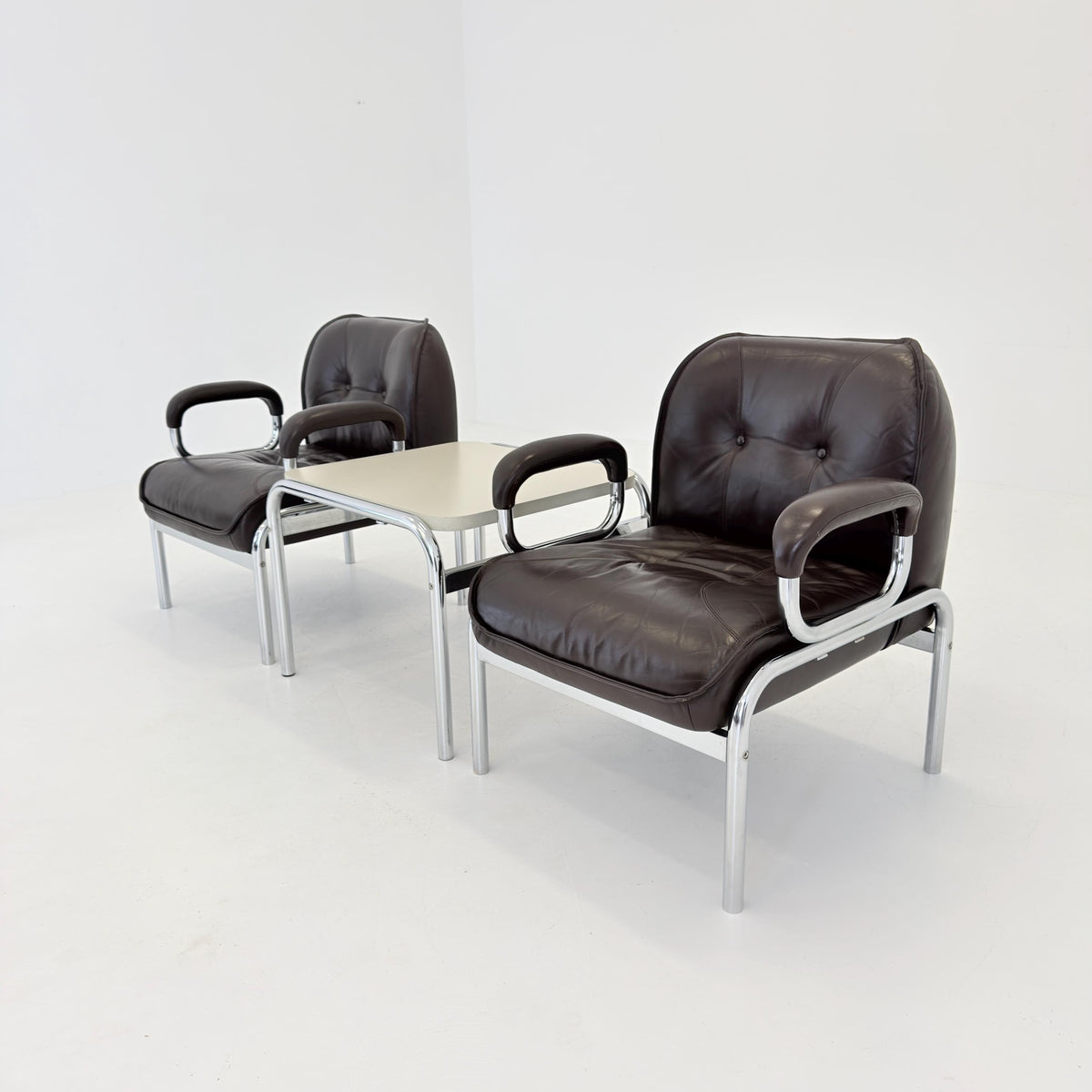1 of 3 Mid century original vintage Girsberger Eurochair design lounge armchair , Switzerland 1980s.