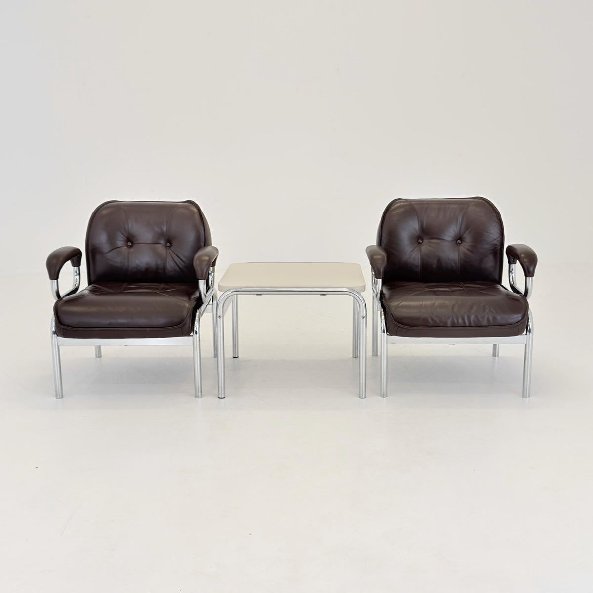 Set of 2 Girsberger Eurochair Lounge Chairs & Side Table, Swiss Made 1980s