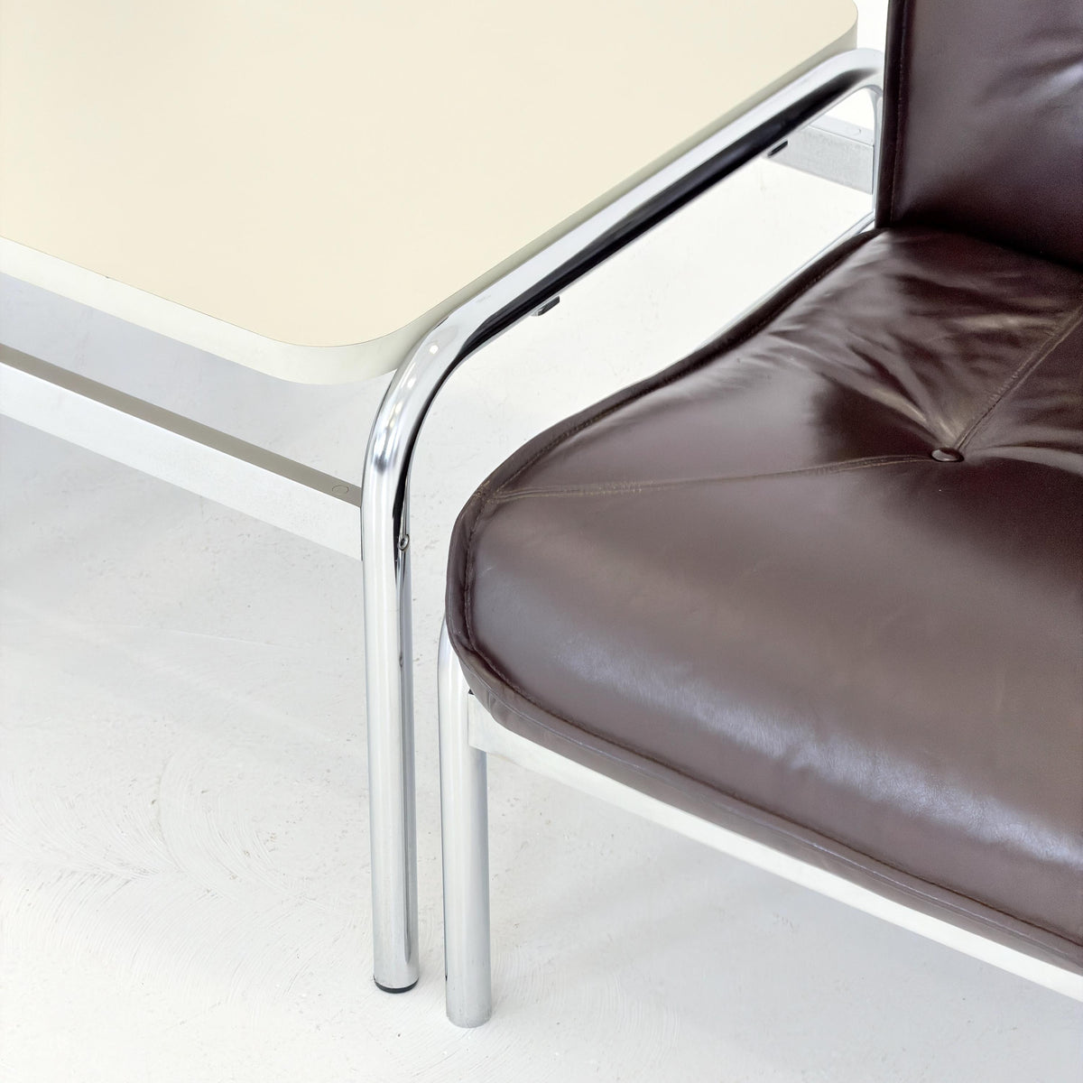 Set of 2 Girsberger Eurochair Lounge Chairs & Side Table, Swiss Made 1980s