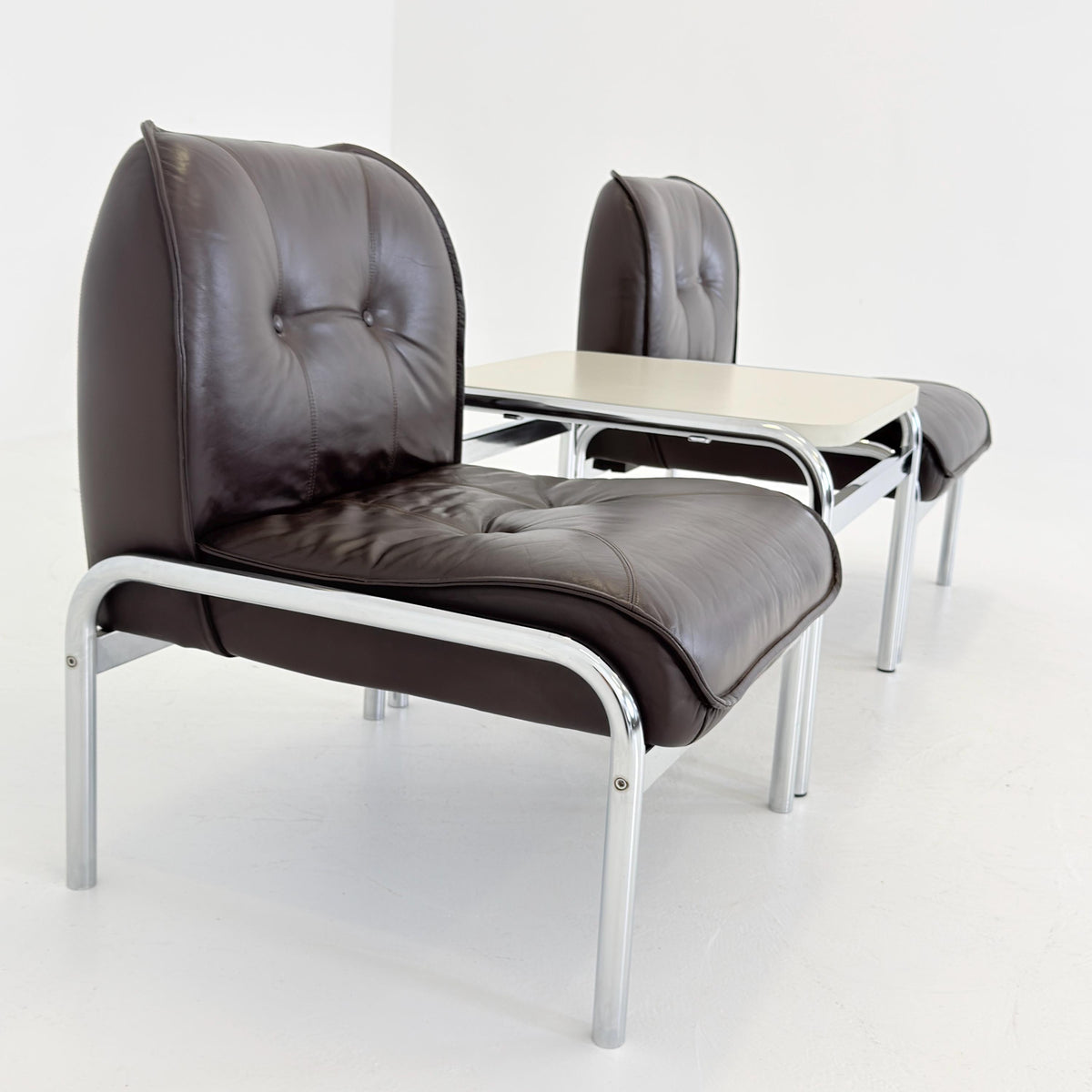 Set of 2 Girsberger Eurochair Lounge Chairs & Side Table, Swiss Made 1980s