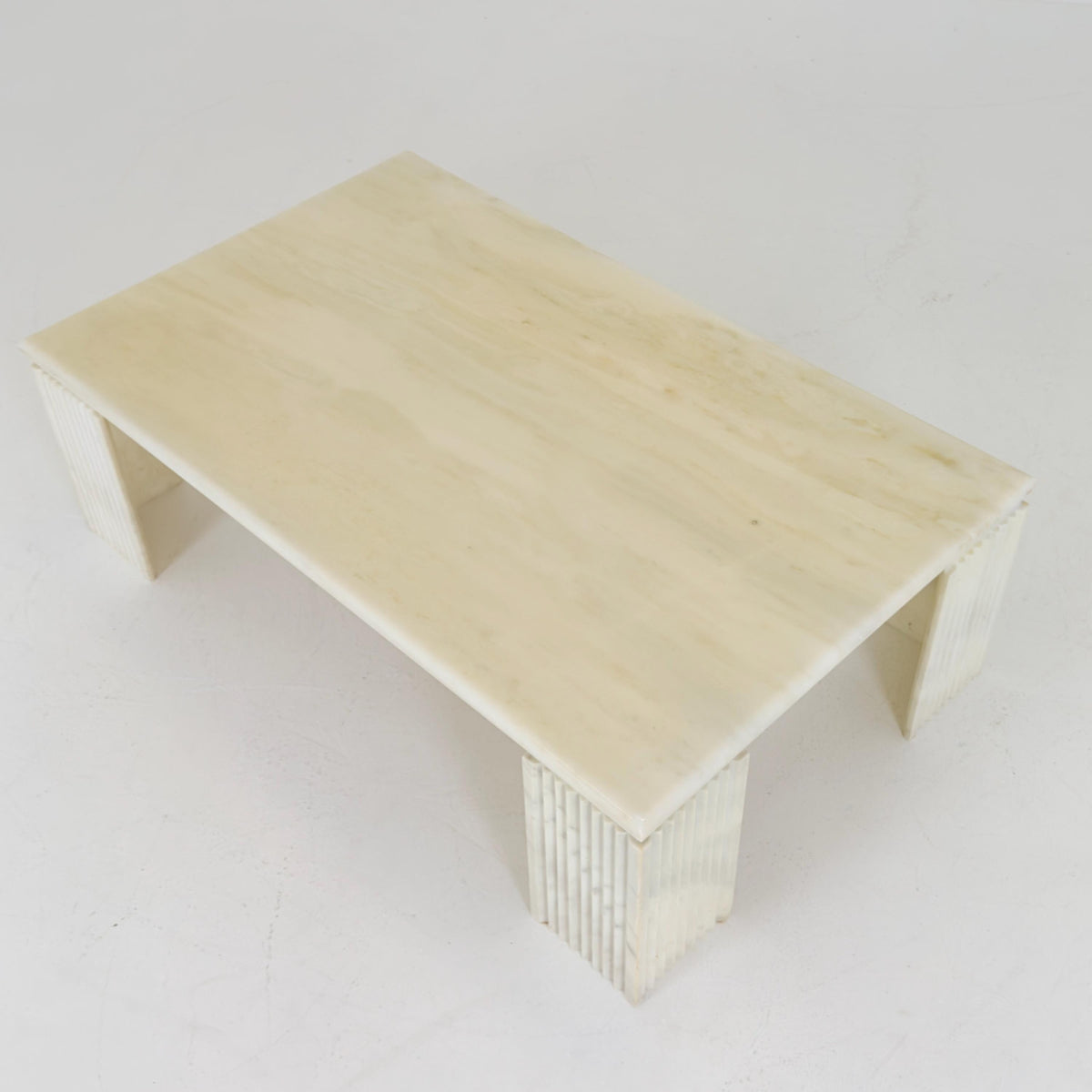 Mid century Modern White Marble Coffee Table Attributed to Carlo Scarpa, 1970s Italy, Sculptural Design