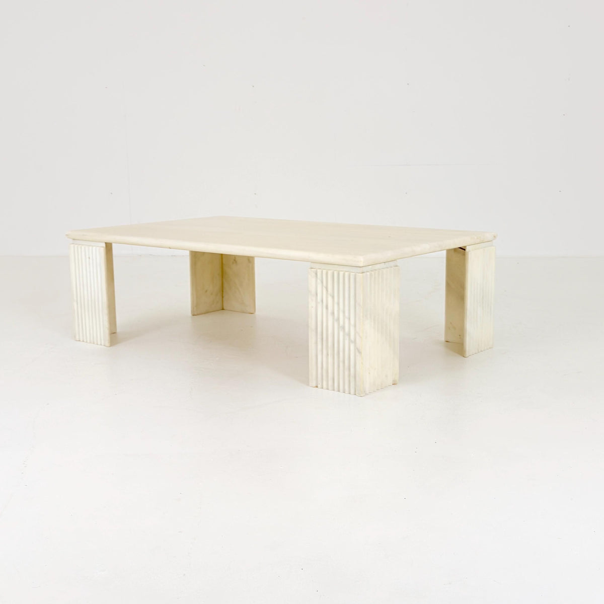 Mid century Modern White Marble Coffee Table Attributed to Carlo Scarpa, 1970s Italy, Sculptural Design