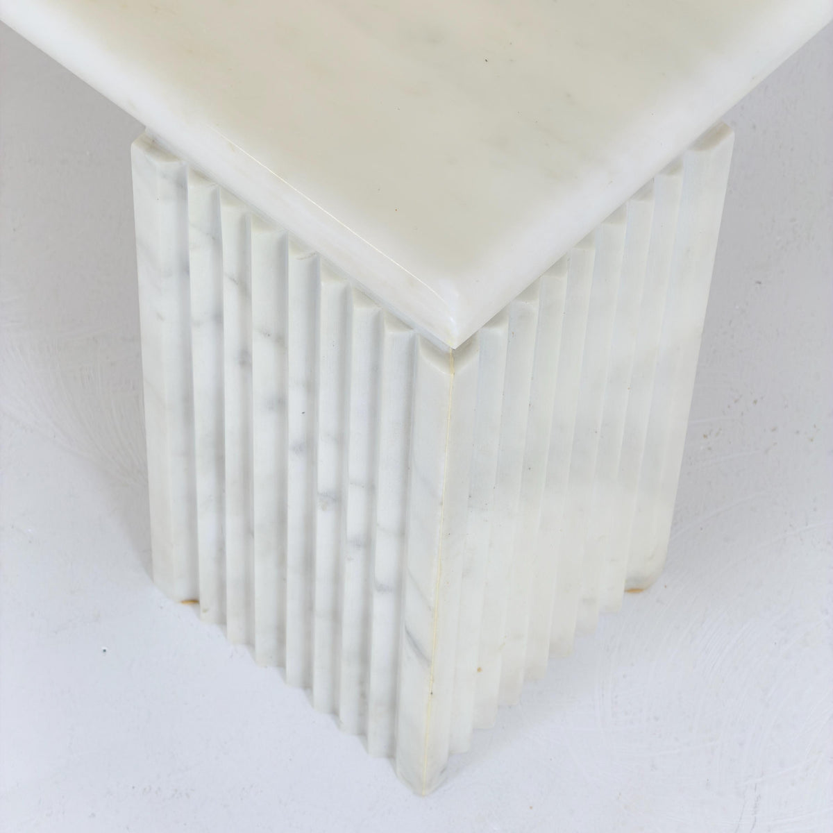 Mid century Modern White Marble Coffee Table Attributed to Carlo Scarpa, 1970s Italy, Sculptural Design