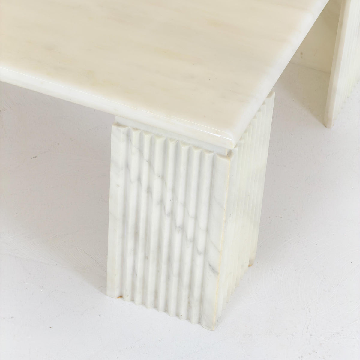 Mid century Modern White Marble Coffee Table Attributed to Carlo Scarpa, 1970s Italy, Sculptural Design