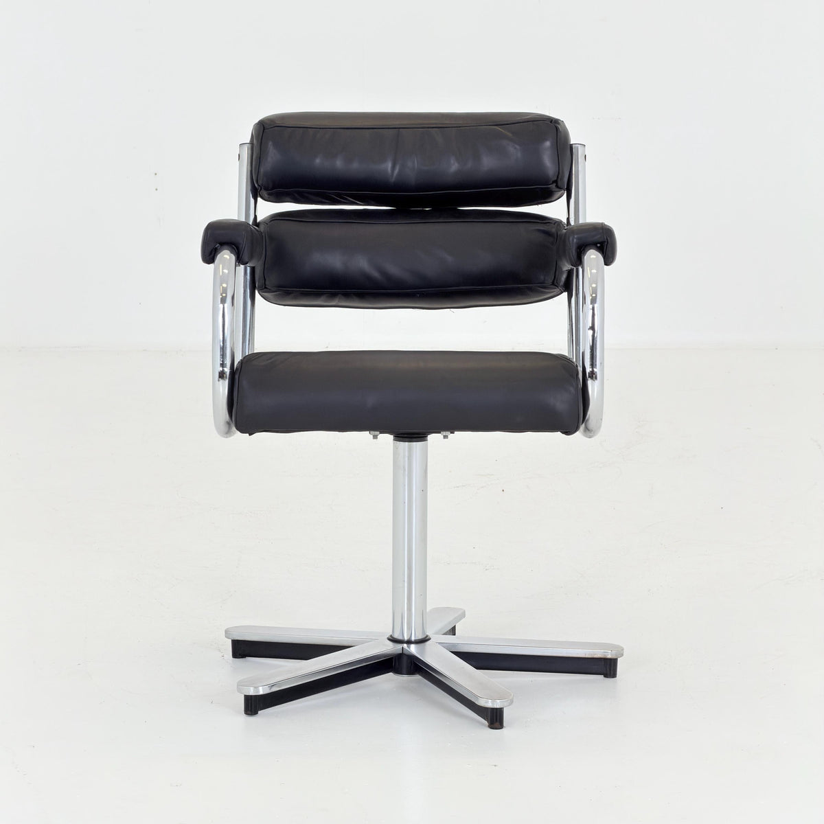 Mid-Century Bauhaus Executive Swivel Armchair | black Leather | Italy 1980s