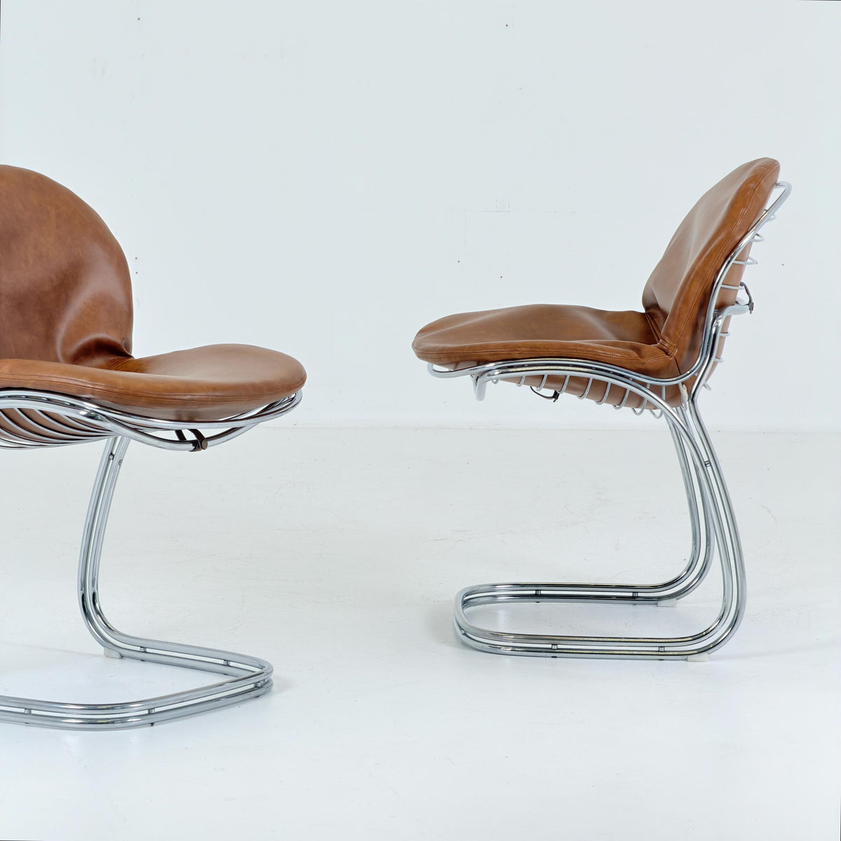 1 of 2 Mid century Bauhaus cognac leather Sabrina dining chair by Gaston’s Rinaldi for Rima Linea ,1970s Italy