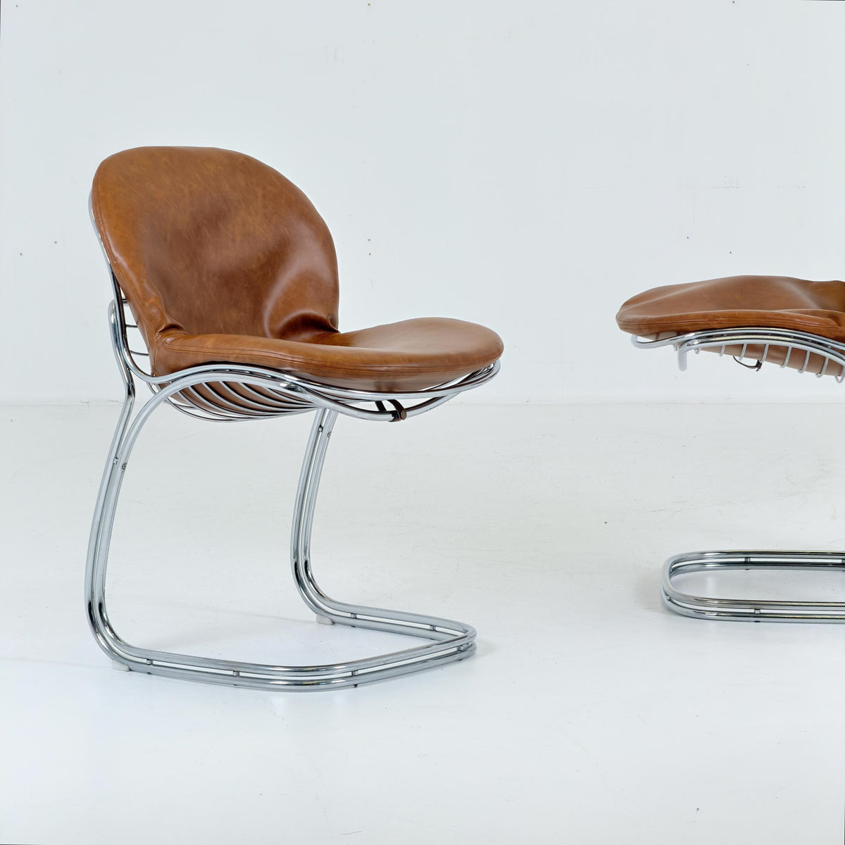 1 of 2 Mid century Bauhaus cognac leather Sabrina dining chair by Gaston’s Rinaldi for Rima Linea ,1970s Italy