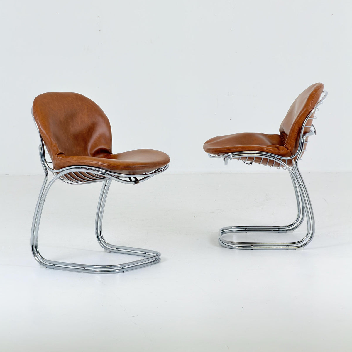 1 of 2 Mid century Bauhaus cognac leather Sabrina dining chair by Gaston’s Rinaldi for Rima Linea ,1970s Italy