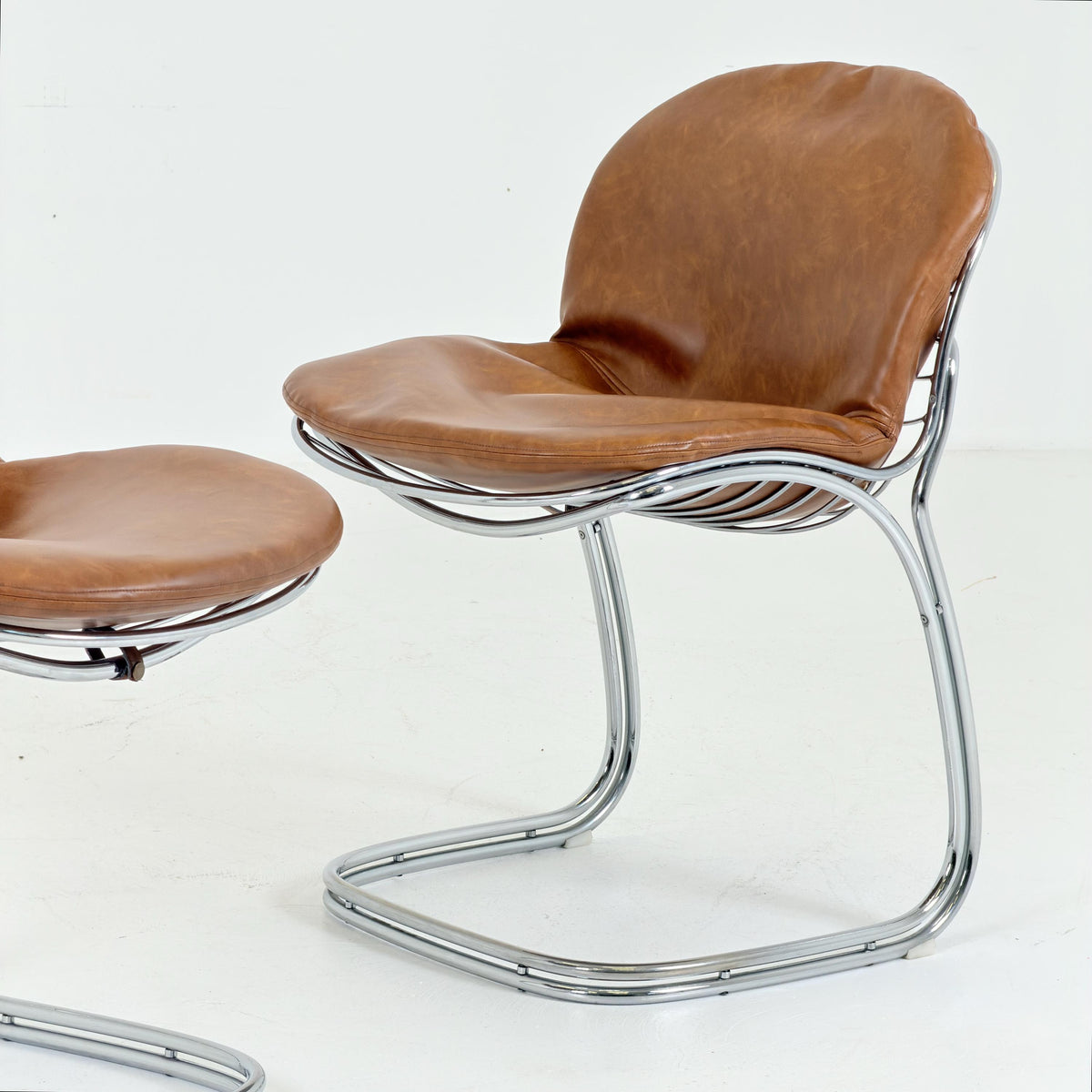 1 of 2 Mid century Bauhaus cognac leather Sabrina dining chair by Gaston’s Rinaldi for Rima Linea ,1970s Italy