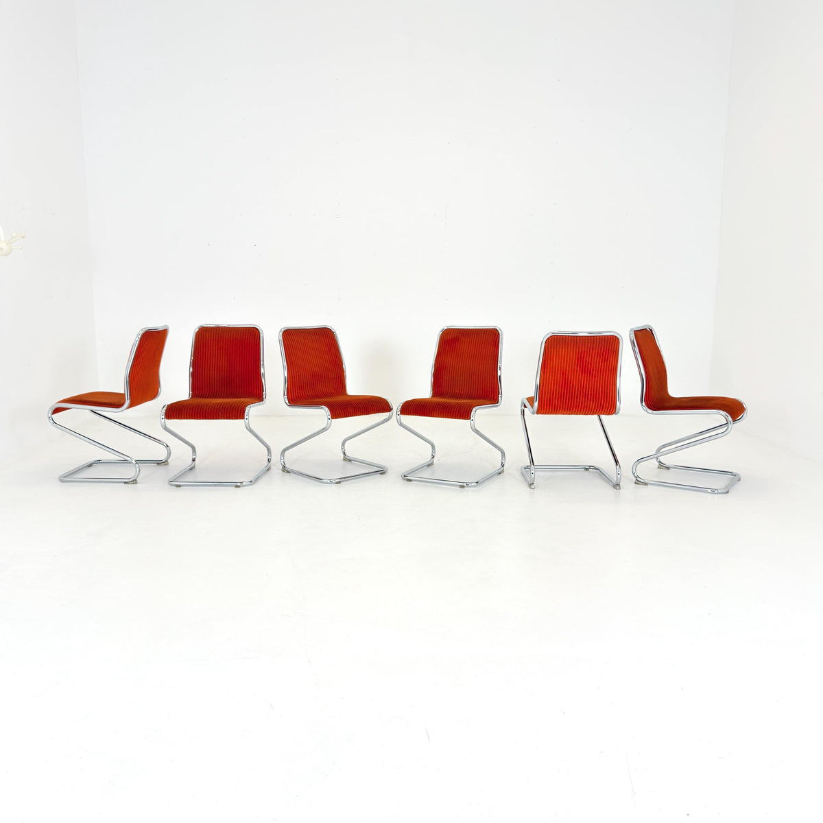 Set of 6 Mid Century Cantilever Dining Z-Chairs 1980s Italy