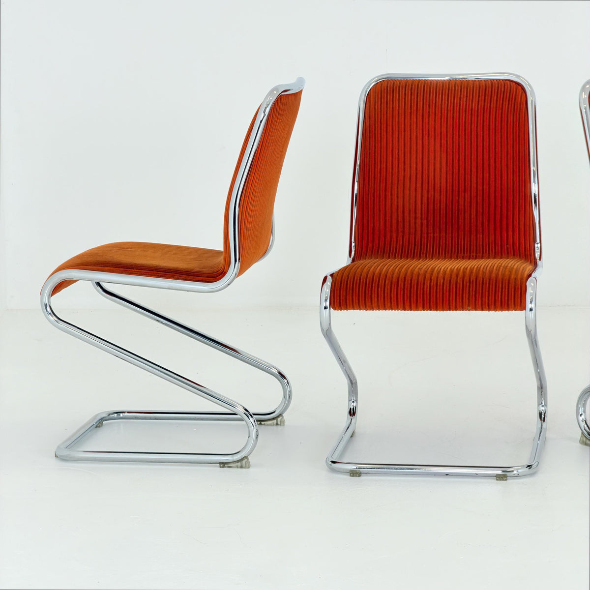 Set of 6 Mid Century Cantilever Dining Z-Chairs 1980s Italy