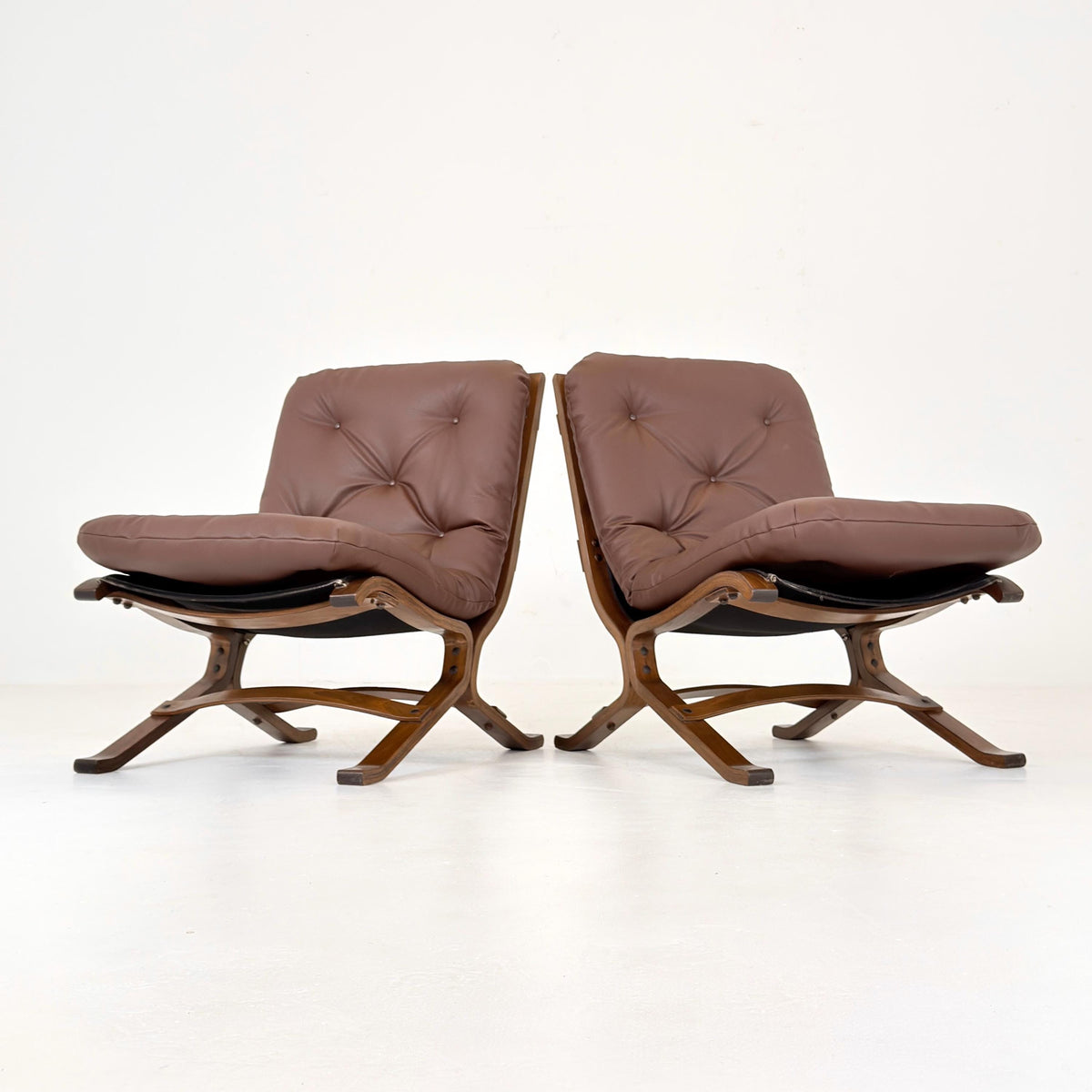 1 of 2 Mid Century Ingmar Relling Siesta Lounge Chair, Westnofa Norway, 1970s, Tufted Brown Leather & Bentwood Frame