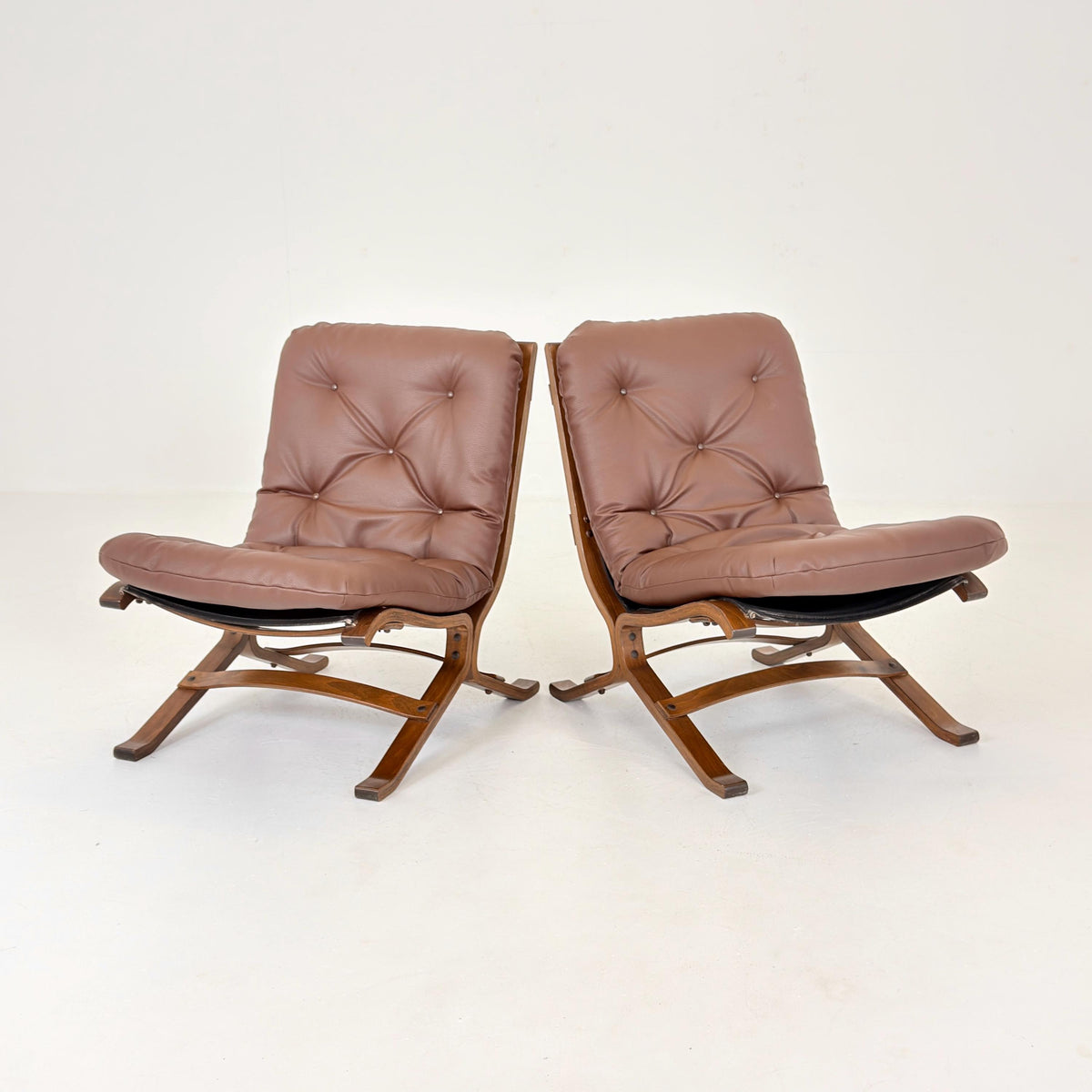 1 of 2 Mid Century Ingmar Relling Siesta Lounge Chair, Westnofa Norway, 1970s, Tufted Brown Leather & Bentwood Frame