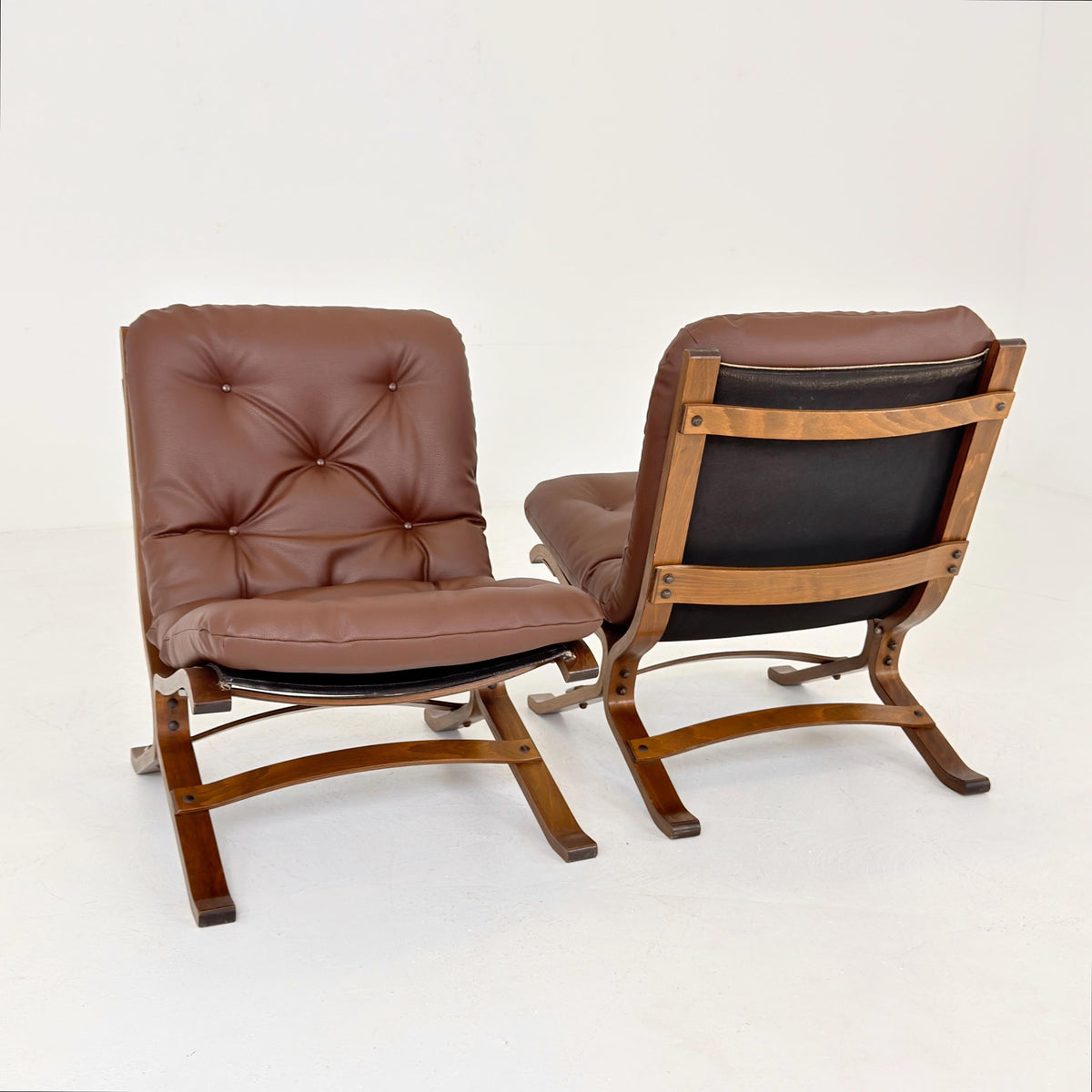 1 of 2 Mid Century Ingmar Relling Siesta Lounge Chair, Westnofa Norway, 1970s, Tufted Brown Leather & Bentwood Frame