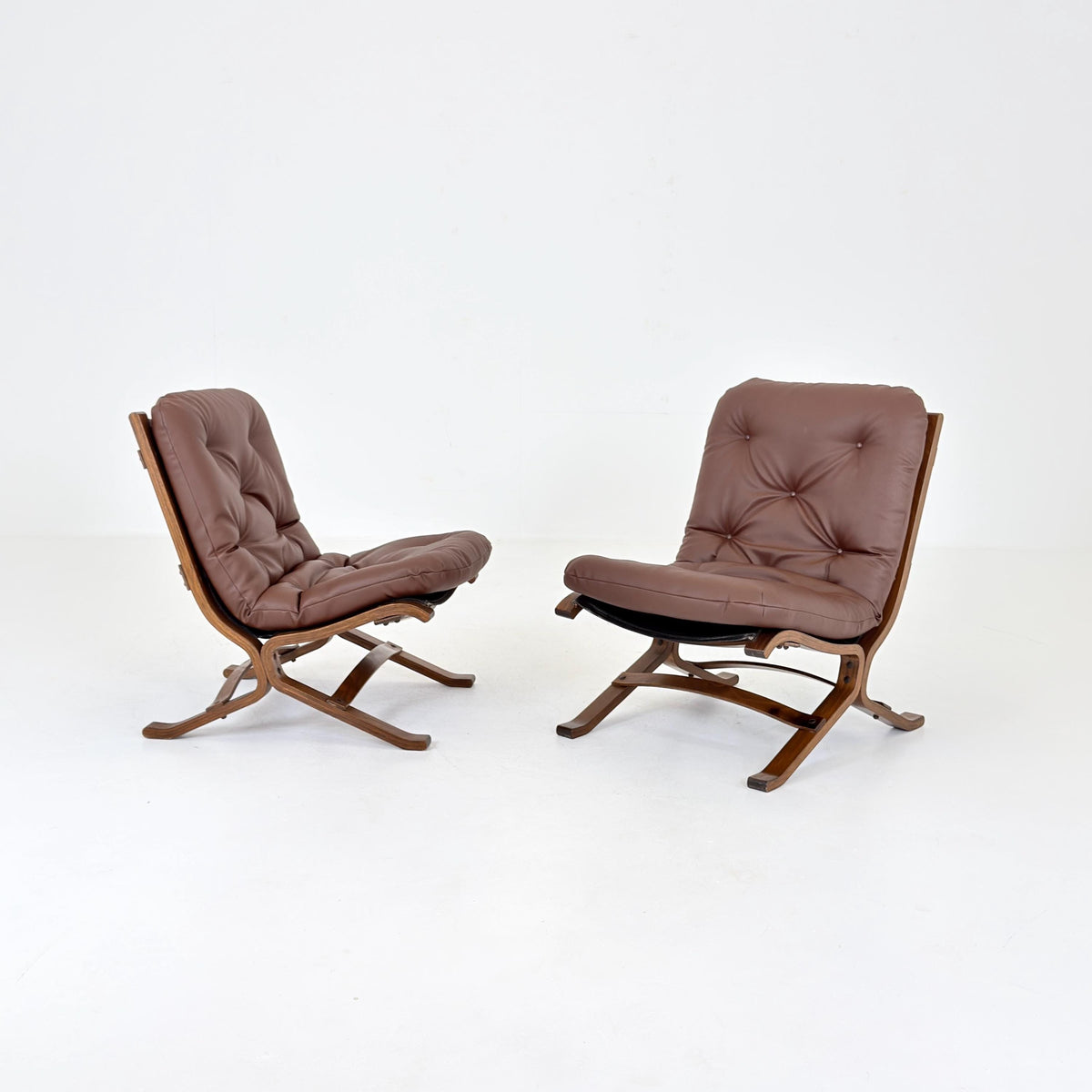 1 of 2 Mid Century Ingmar Relling Siesta Lounge Chair, Westnofa Norway, 1970s, Tufted Brown Leather & Bentwood Frame