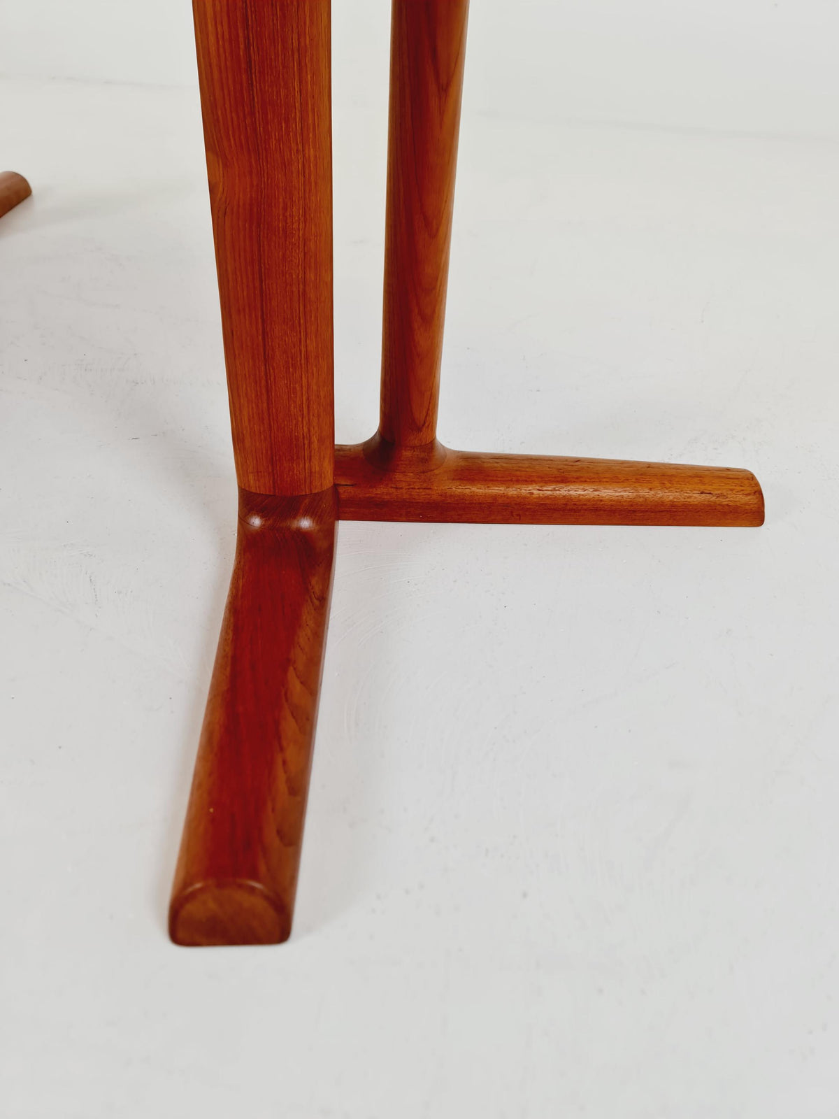 Mid century extendable Danish Modern Solid Teak XL dining table by Dyrlund MöbelFabrik , 1970s