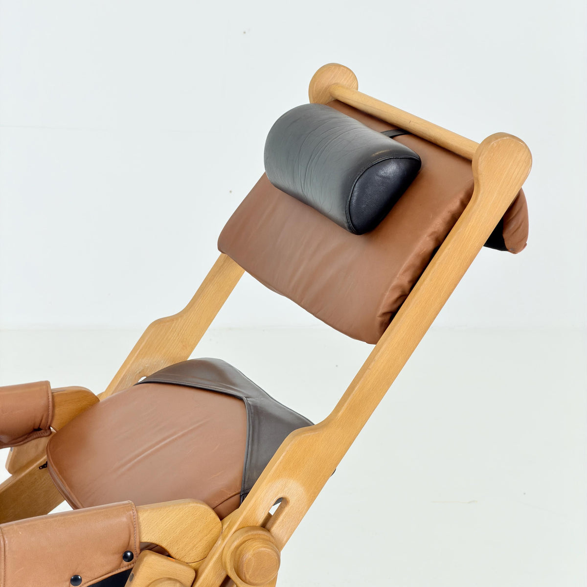 Rare Mid century Adjustable Reclining Lounge Chair – Leather & Beech Wood – IENA Award Label 1970s German