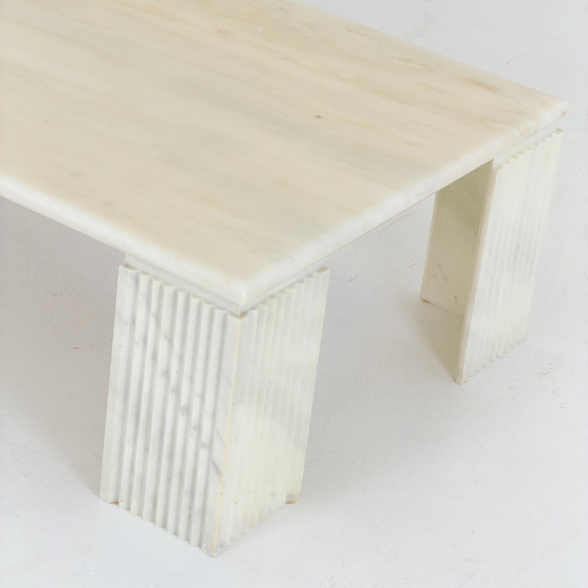 Mid century Modern White Marble Coffee Table Attributed to Carlo Scarpa, 1970s Italy, Sculptural Design