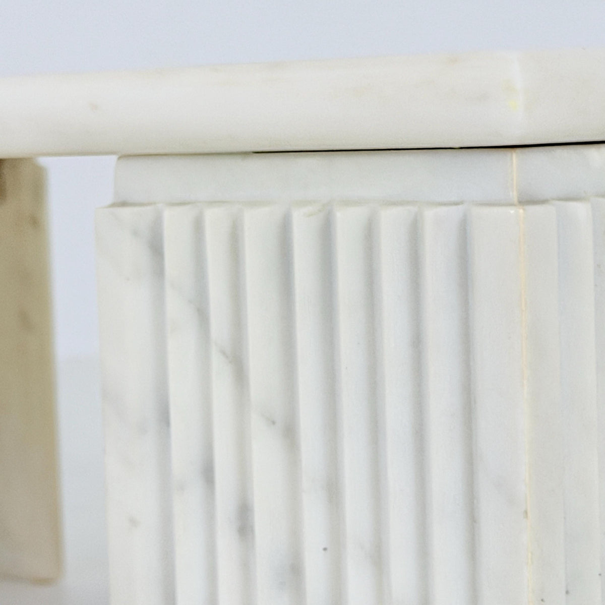 Mid century Modern White Marble Coffee Table Attributed to Carlo Scarpa, 1970s Italy, Sculptural Design
