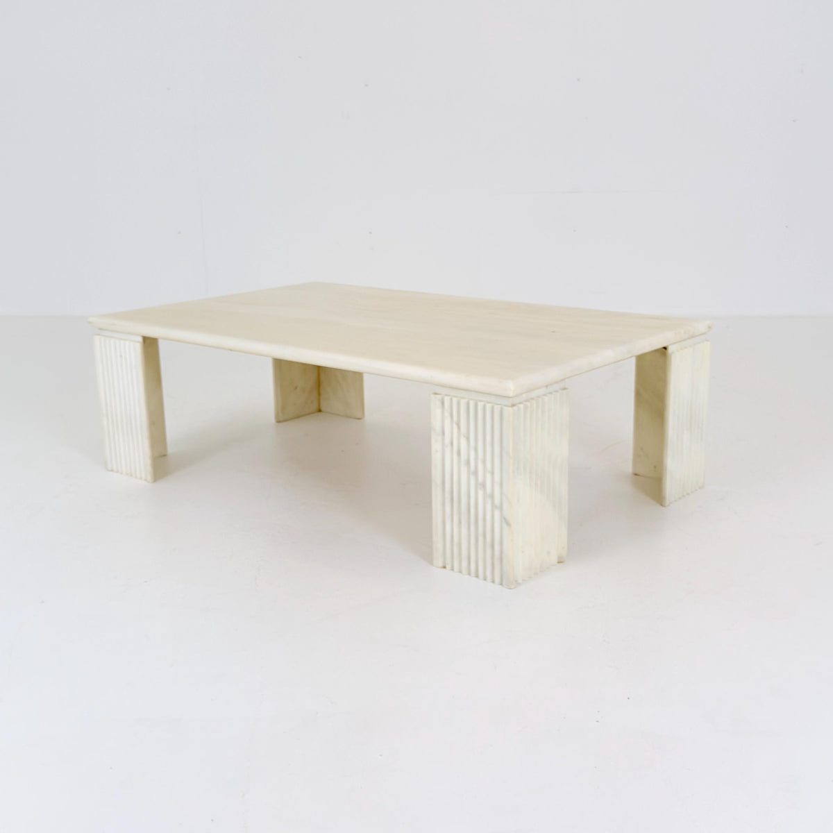 Mid century Modern White Marble Coffee Table Attributed to Carlo Scarpa, 1970s Italy, Sculptural Design