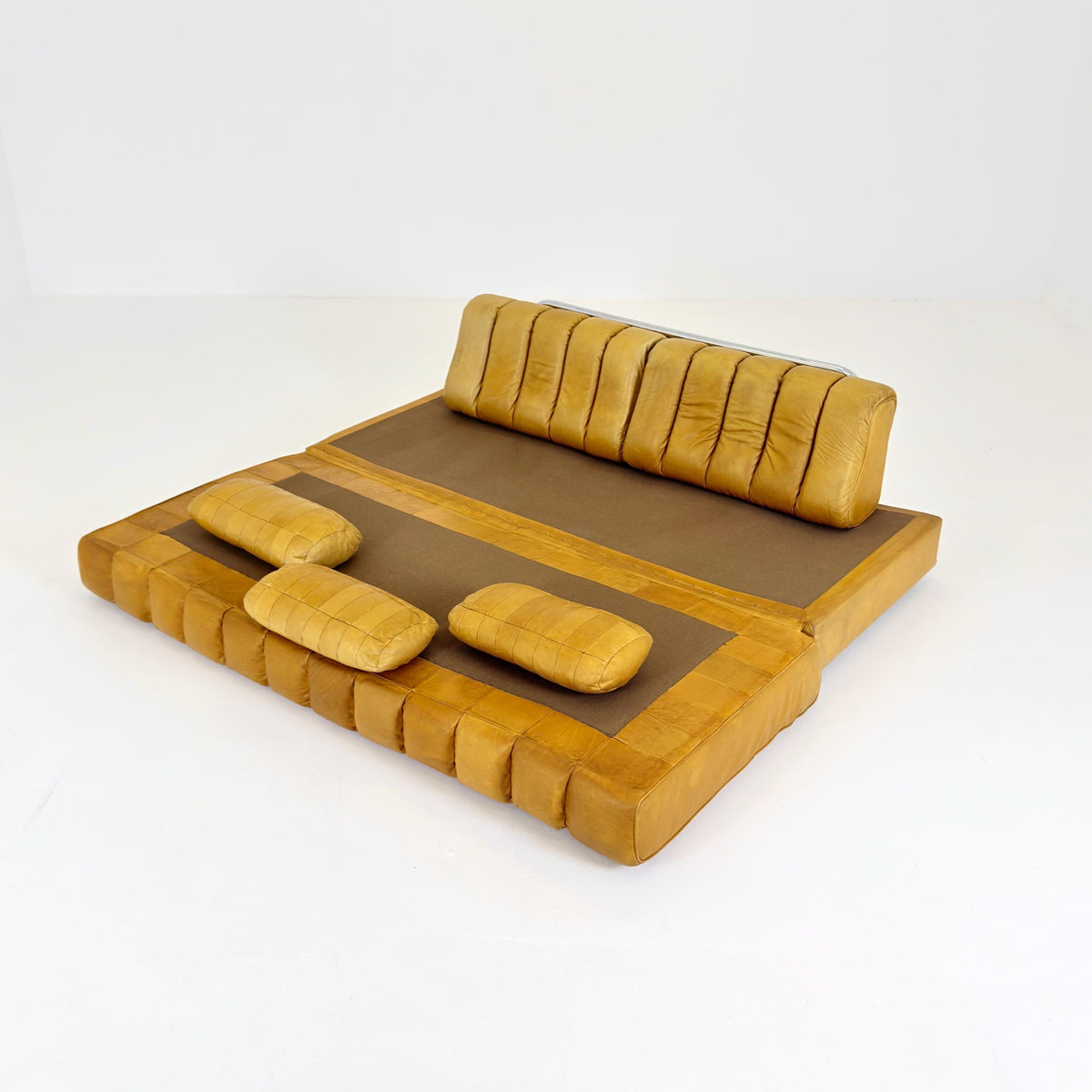 Mid century cognac leather Sofa bed Ds 85 from De Sede Switzerland 1960s