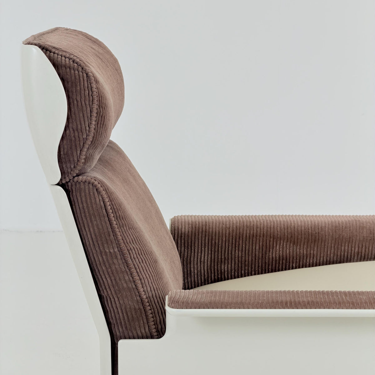 Rare Mid century Dieter Rams 620 Lounge Chair RZ62 – Brown Corduroy, White Shell & Swivel Base, Germany, 1970s