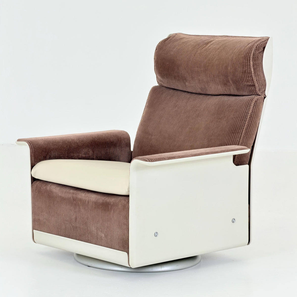 Rare Mid century Dieter Rams 620 Lounge Chair RZ62 – Brown Corduroy, White Shell & Swivel Base, Germany, 1970s