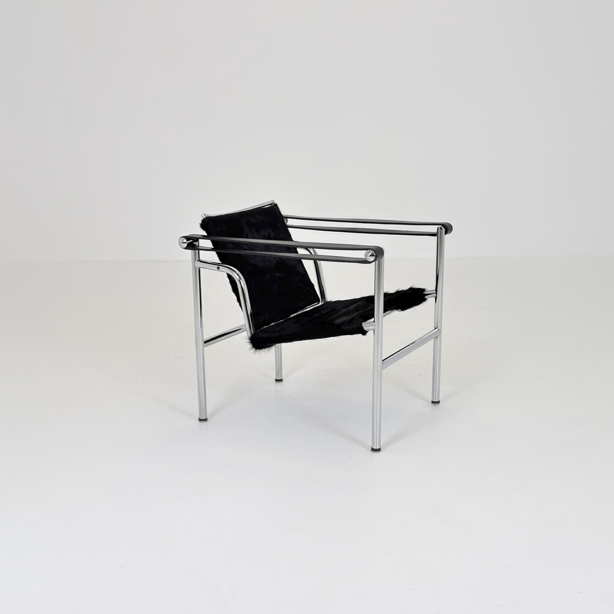 Mid century Bauhaus LC1 Style Sling Armchair, Black Pony Hair Hide & Chrome Frame, Italian Mid-Century Modern Lounge Chair, 1980 Italy