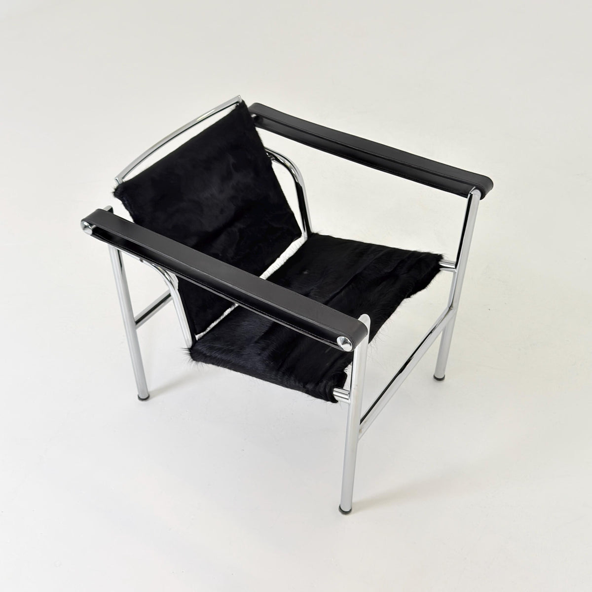 Mid century Bauhaus LC1 Style Sling Armchair, Black Pony Hair Hide & Chrome Frame, Italian Mid-Century Modern Lounge Chair, 1980 Italy