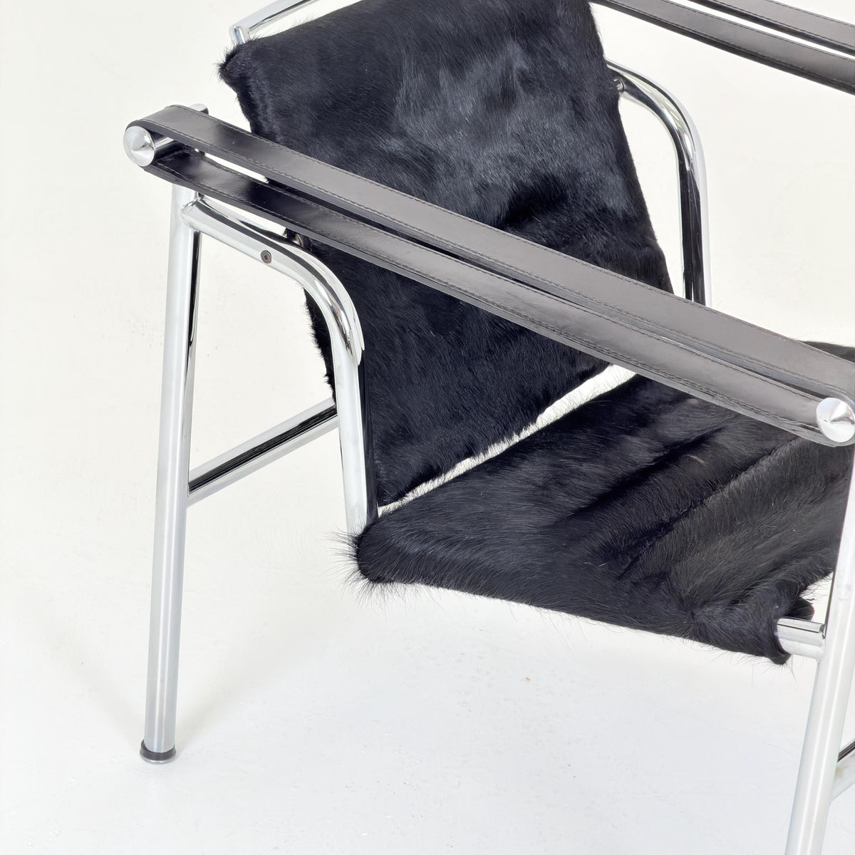 Mid century Bauhaus LC1 Style Sling Armchair, Black Pony Hair Hide & Chrome Frame, Italian Mid-Century Modern Lounge Chair, 1980 Italy
