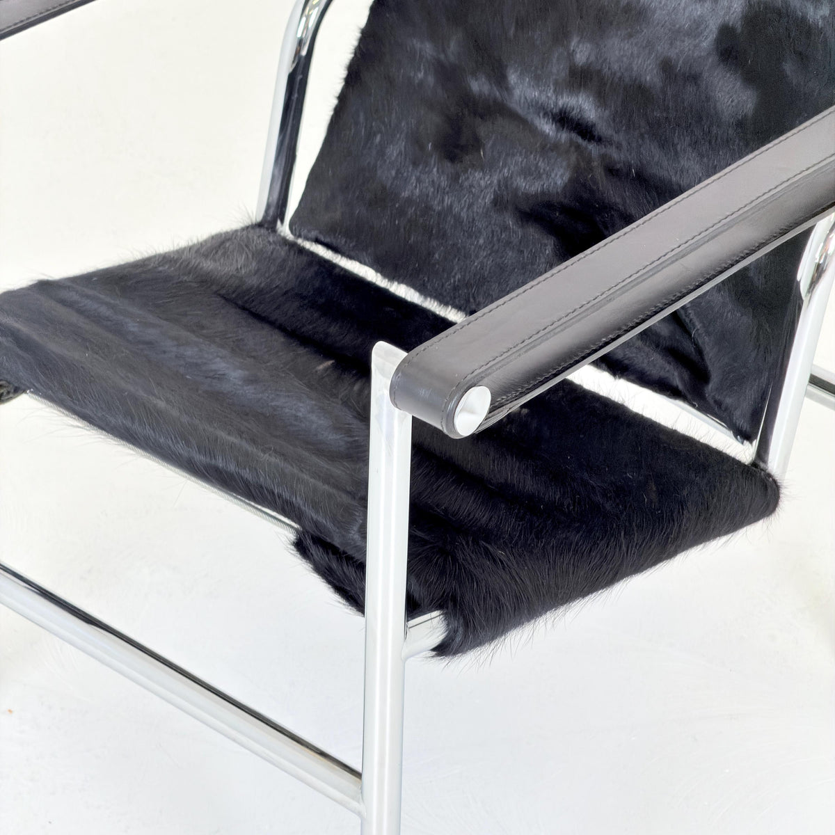 Mid century Bauhaus LC1 Style Sling Armchair, Black Pony Hair Hide & Chrome Frame, Italian Mid-Century Modern Lounge Chair, 1980 Italy