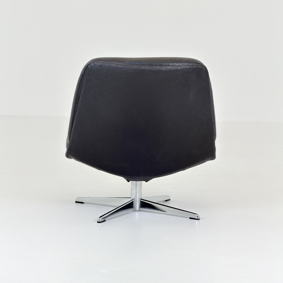 Mid century Swivel chair model Mila,designed by Gillis Lundgren for Ikea in the 1960s