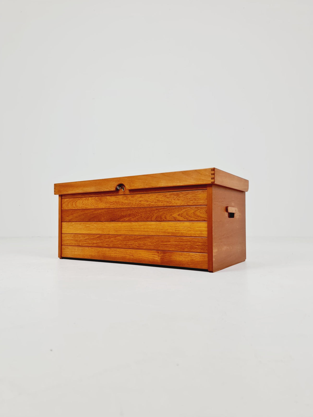 Mid century Storage chest /trunk By Kai Kristiansen for Aksel Kjersgaard NR30 1960s