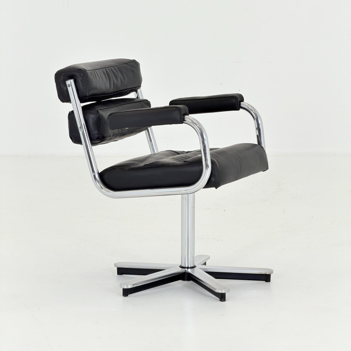 Mid-Century Bauhaus Executive Swivel Armchair | black Leather | Italy 1980s