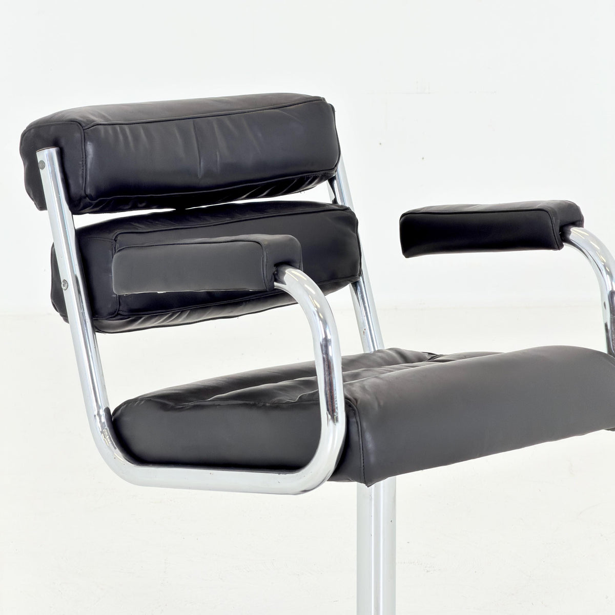 Mid-Century Bauhaus Executive Swivel Armchair | black Leather | Italy 1980s