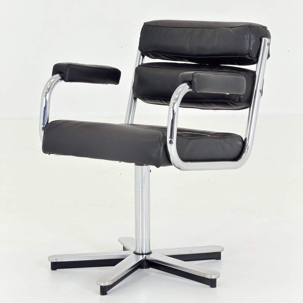 Mid-Century Bauhaus Executive Swivel Armchair | black Leather | Italy 1980s
