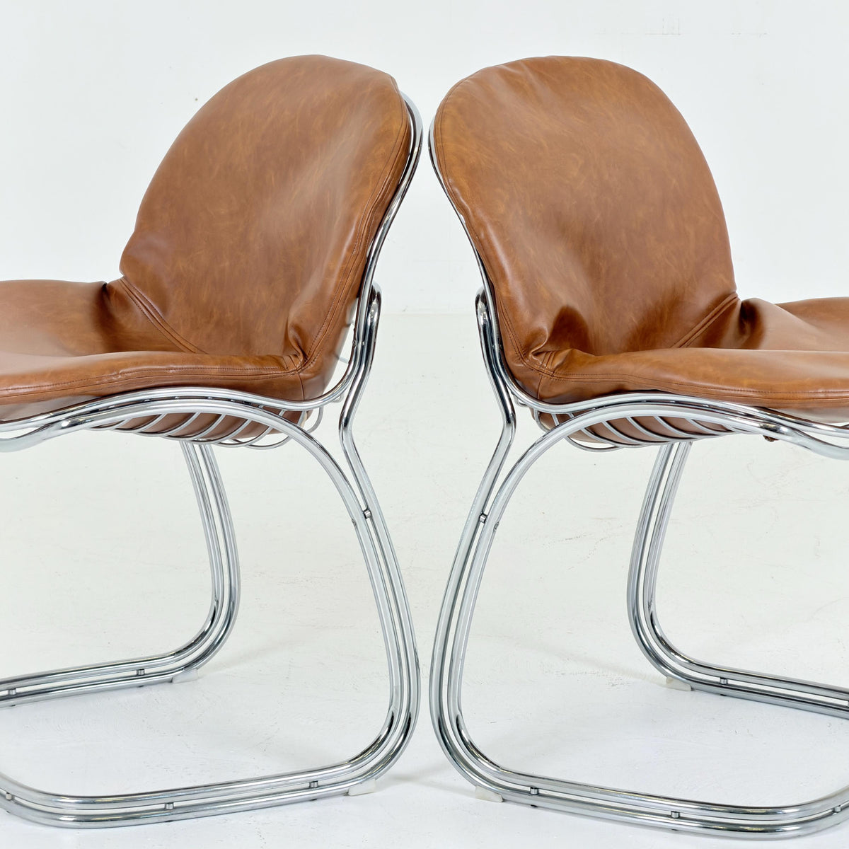 1 of 2 Mid century Bauhaus cognac leather Sabrina dining chair by Gaston’s Rinaldi for Rima Linea ,1970s Italy