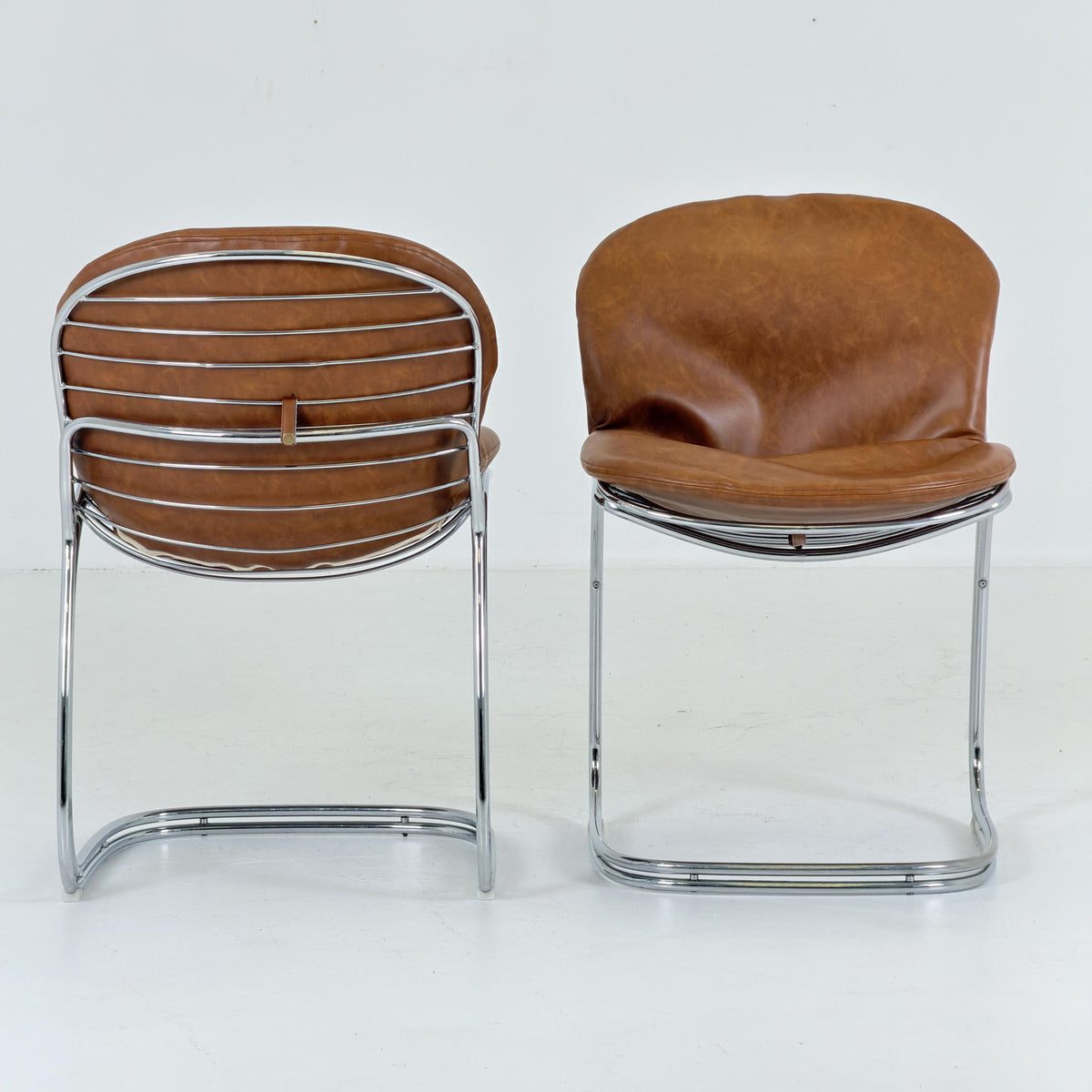1 of 2 Mid century Bauhaus cognac leather Sabrina dining chair by Gaston’s Rinaldi for Rima Linea ,1970s Italy