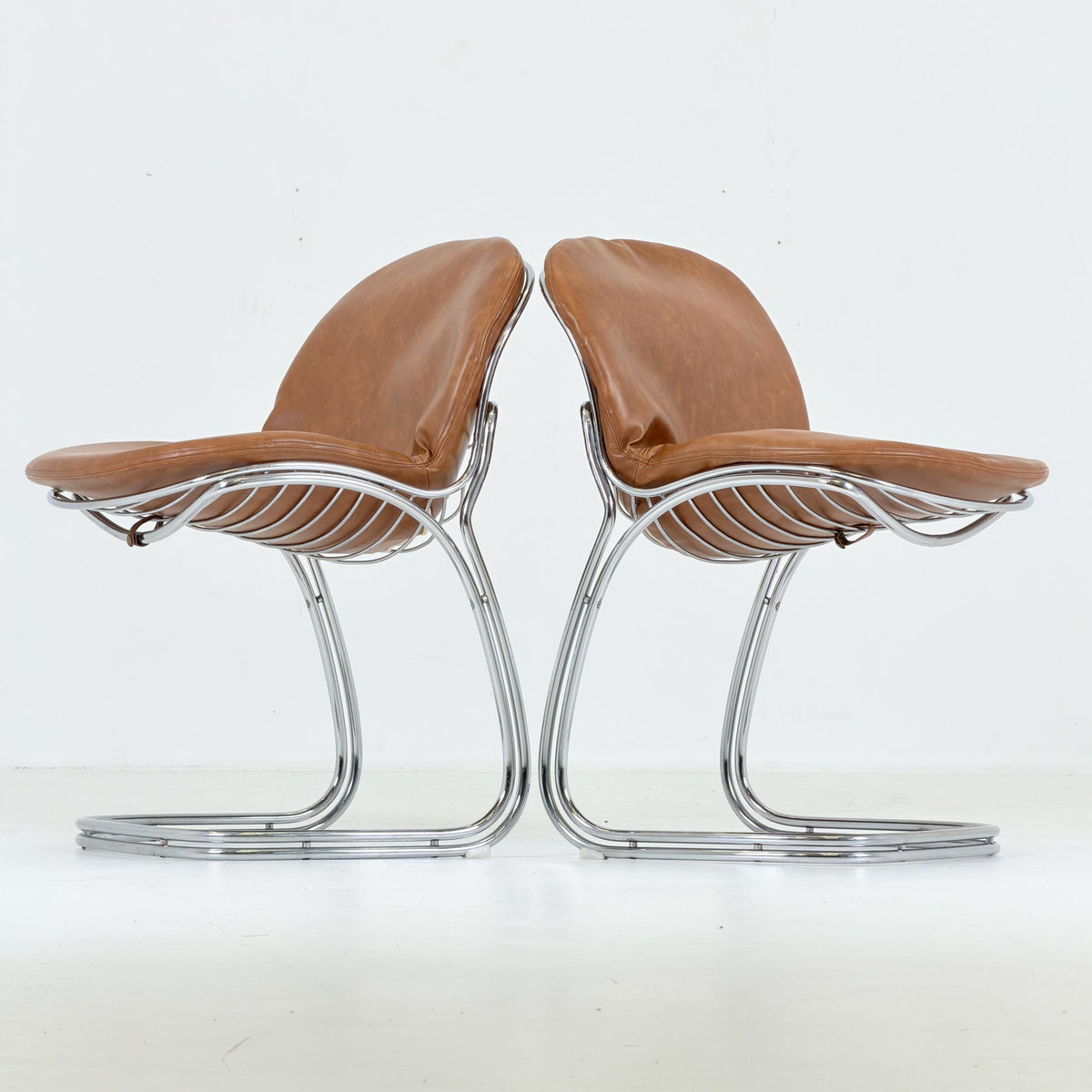 1 of 2 Mid century Bauhaus cognac leather Sabrina dining chair by Gaston’s Rinaldi for Rima Linea ,1970s Italy