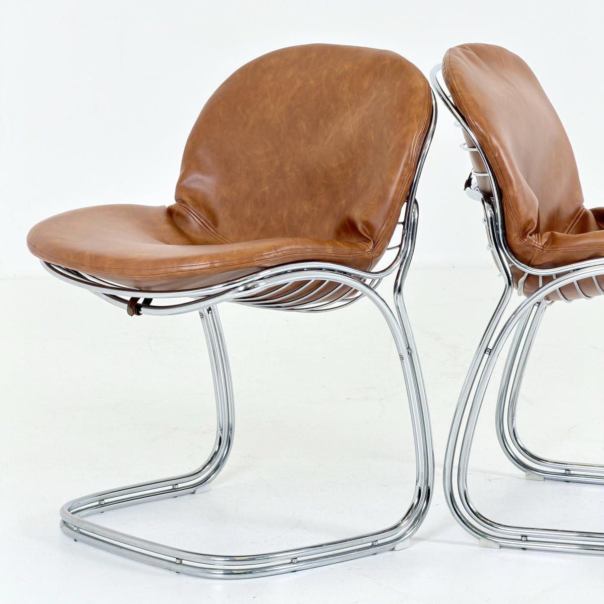 1 of 2 Mid century Bauhaus cognac leather Sabrina dining chair by Gaston’s Rinaldi for Rima Linea ,1970s Italy