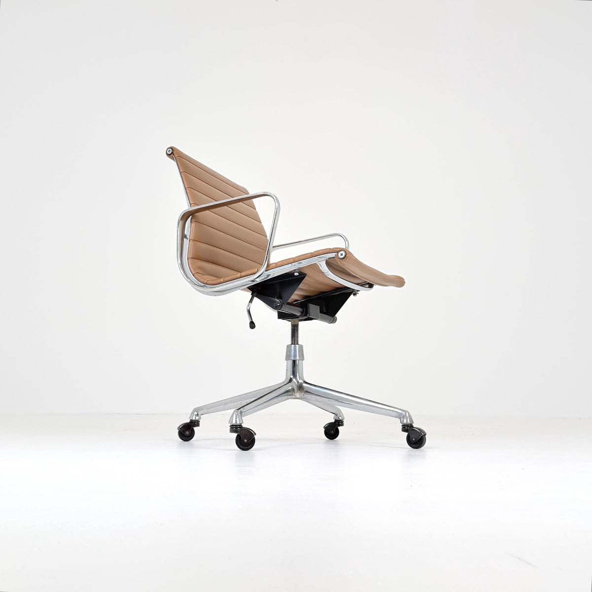 Mid Century Modern Italian EA 108 Eames Office Chair, Cognac Leather & Chrome Swivel Chair, Executive desk Chair, 1980s Italy