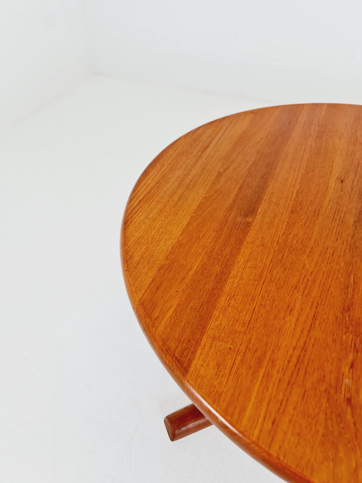 Mid century extendable Danish Modern Solid Teak XL dining table by Dyrlund MöbelFabrik , 1970s