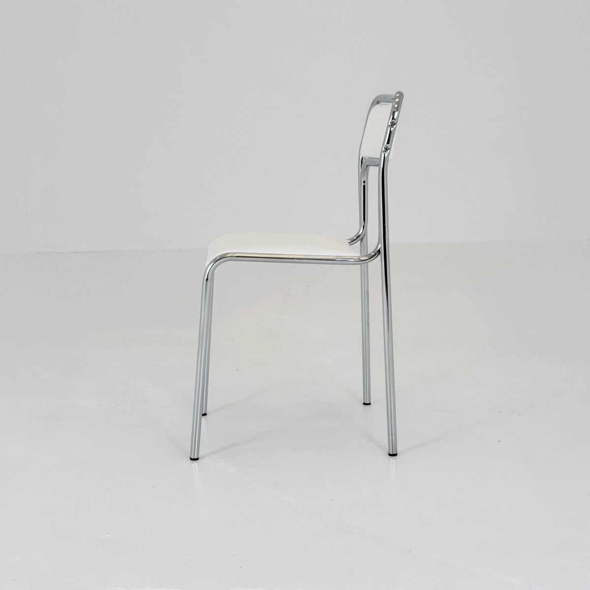 Mid Century Bauhaus minimalistic Tubular Chair | white Faux Leather | Minimalist Stackable Chair | 1980s Italy
