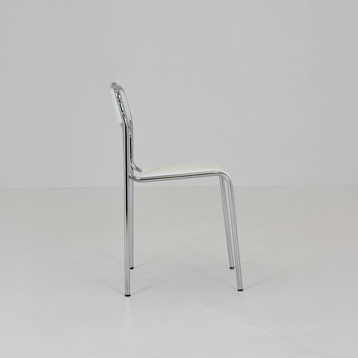 Mid Century Bauhaus minimalistic Tubular Chair | white Faux Leather | Minimalist Stackable Chair | 1980s Italy