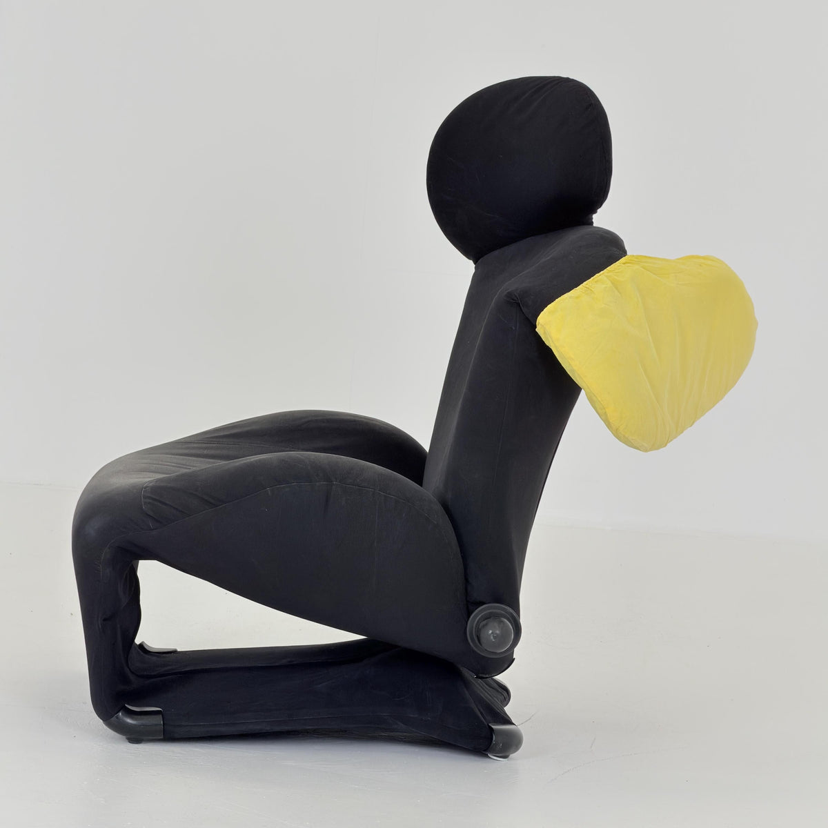 Iconic Wink Armchair by Toshiyuki Kita – Black & Yellow by Cassina , Italy, 2000s