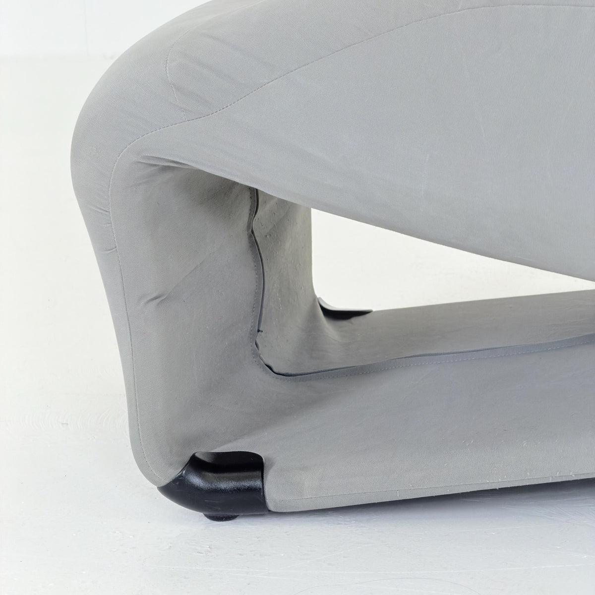 Iconic Wink Armchair by Toshiyuki Kita – grey and black by Cassina , Italy, 2000s