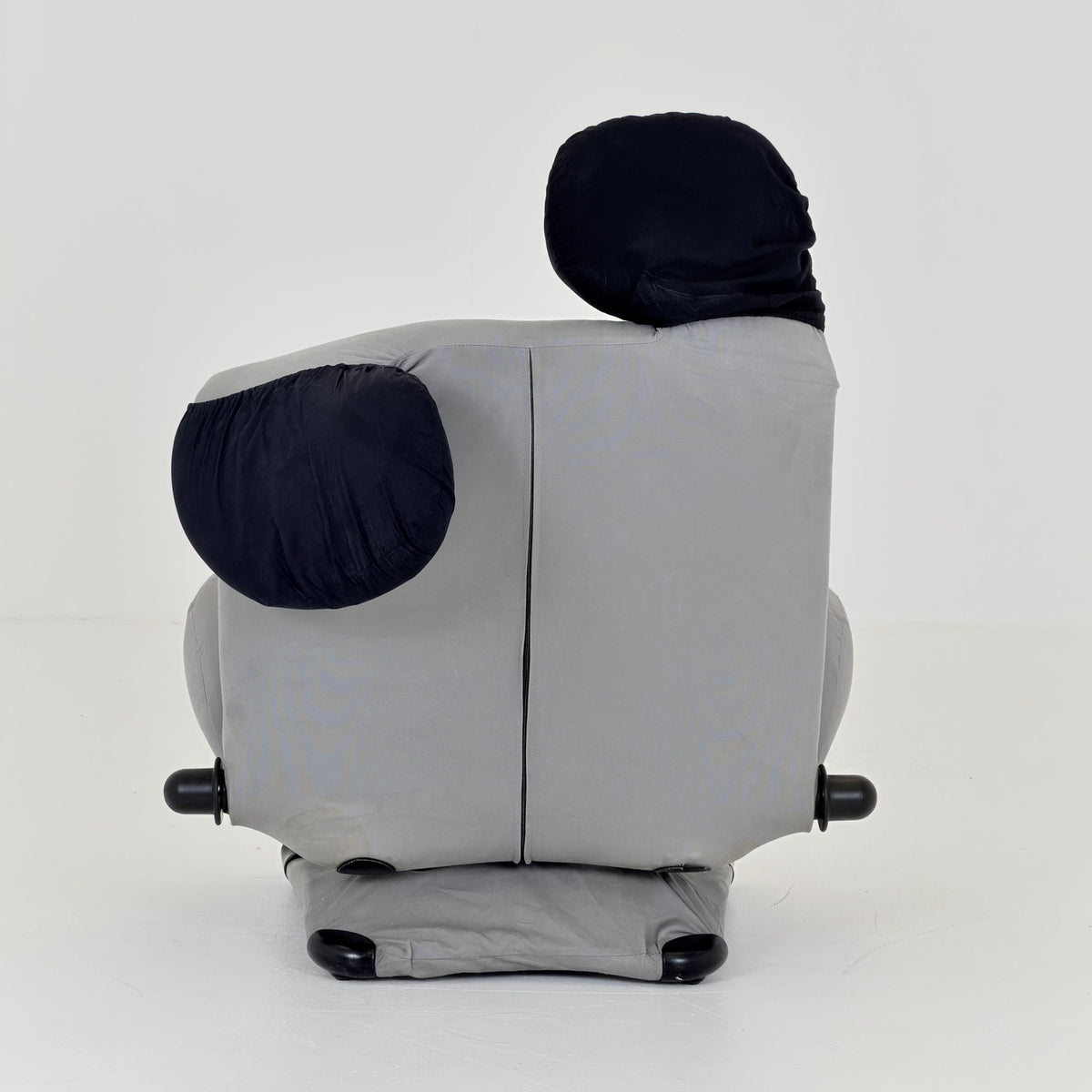 Iconic Wink Armchair by Toshiyuki Kita – grey and black by Cassina , Italy, 2000s