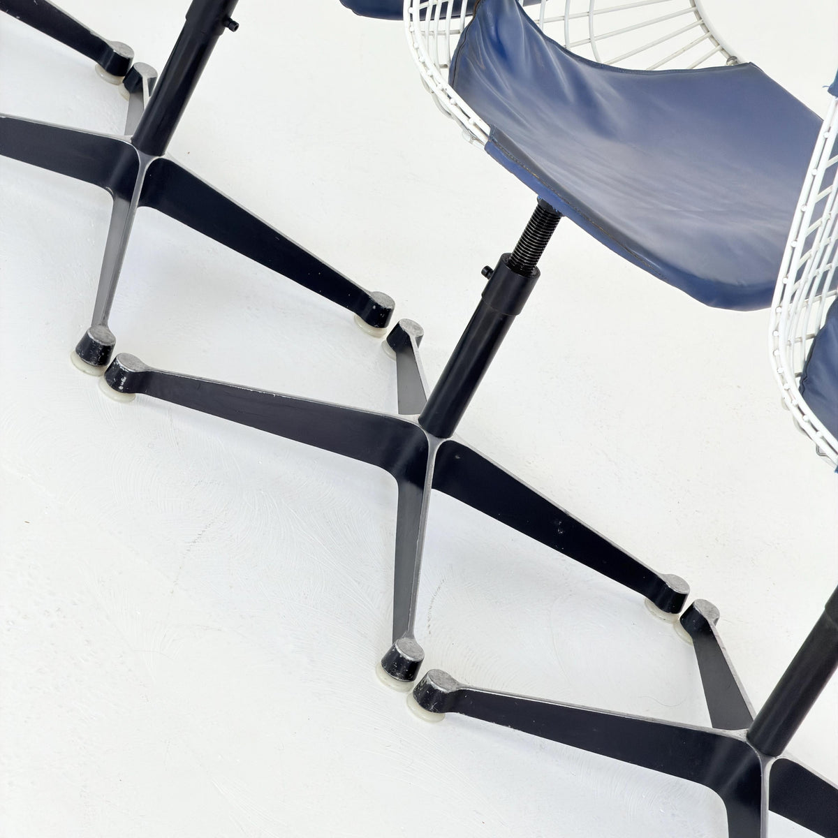 Set of 6 Original Mid Century Modern Charles Eames wire PKC2 Chairs by Herman Miller, Blue Bikini Leather, 1960s